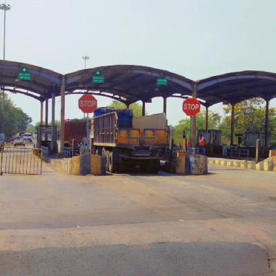 Truck passing through a toll plaza lane with FASTag services set up by L7 Group